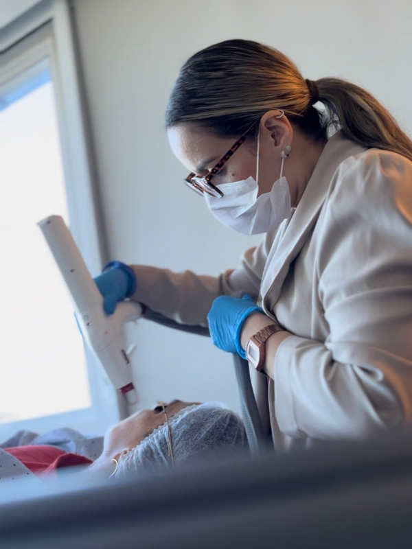 Dra. Jaqueline Ferraz - Etherea